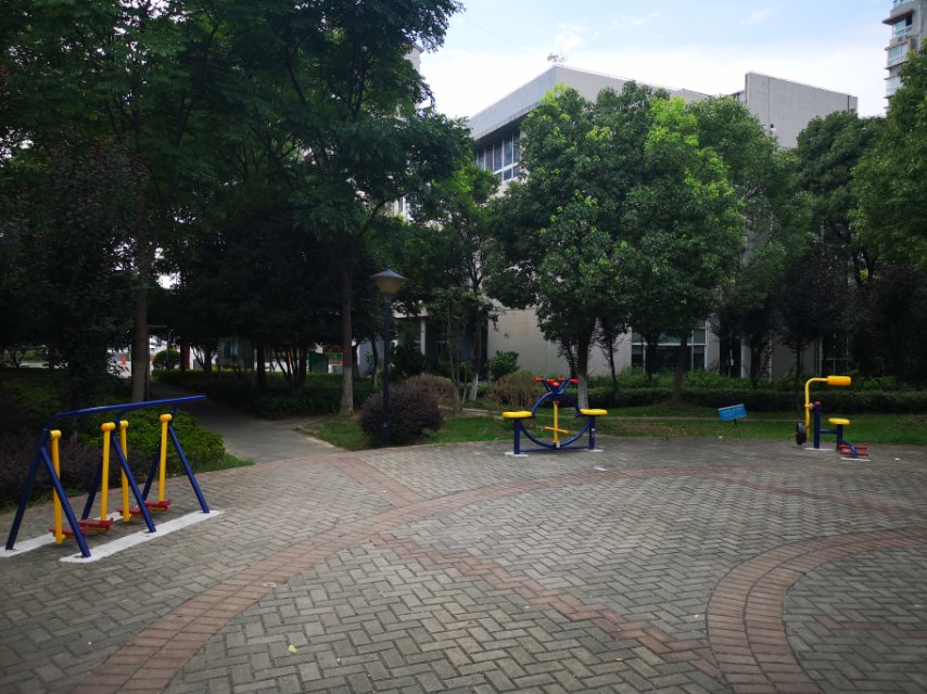 虹梅景苑一街坊健身点