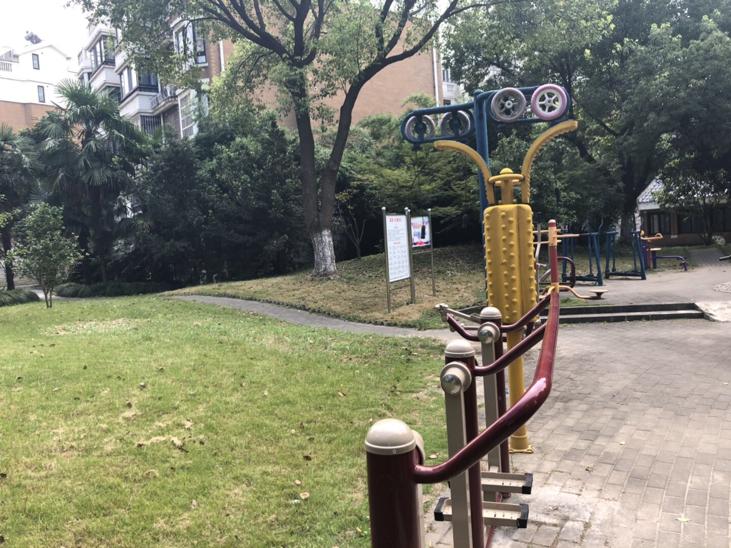 嘉源小区健身点