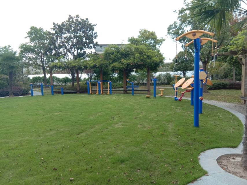 建华村健身点2