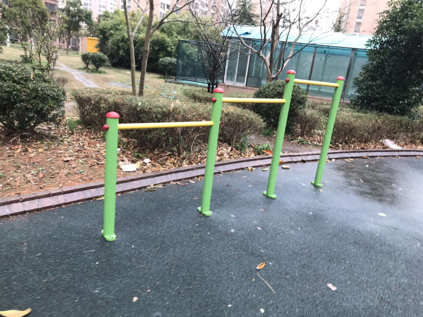 搁腿杠