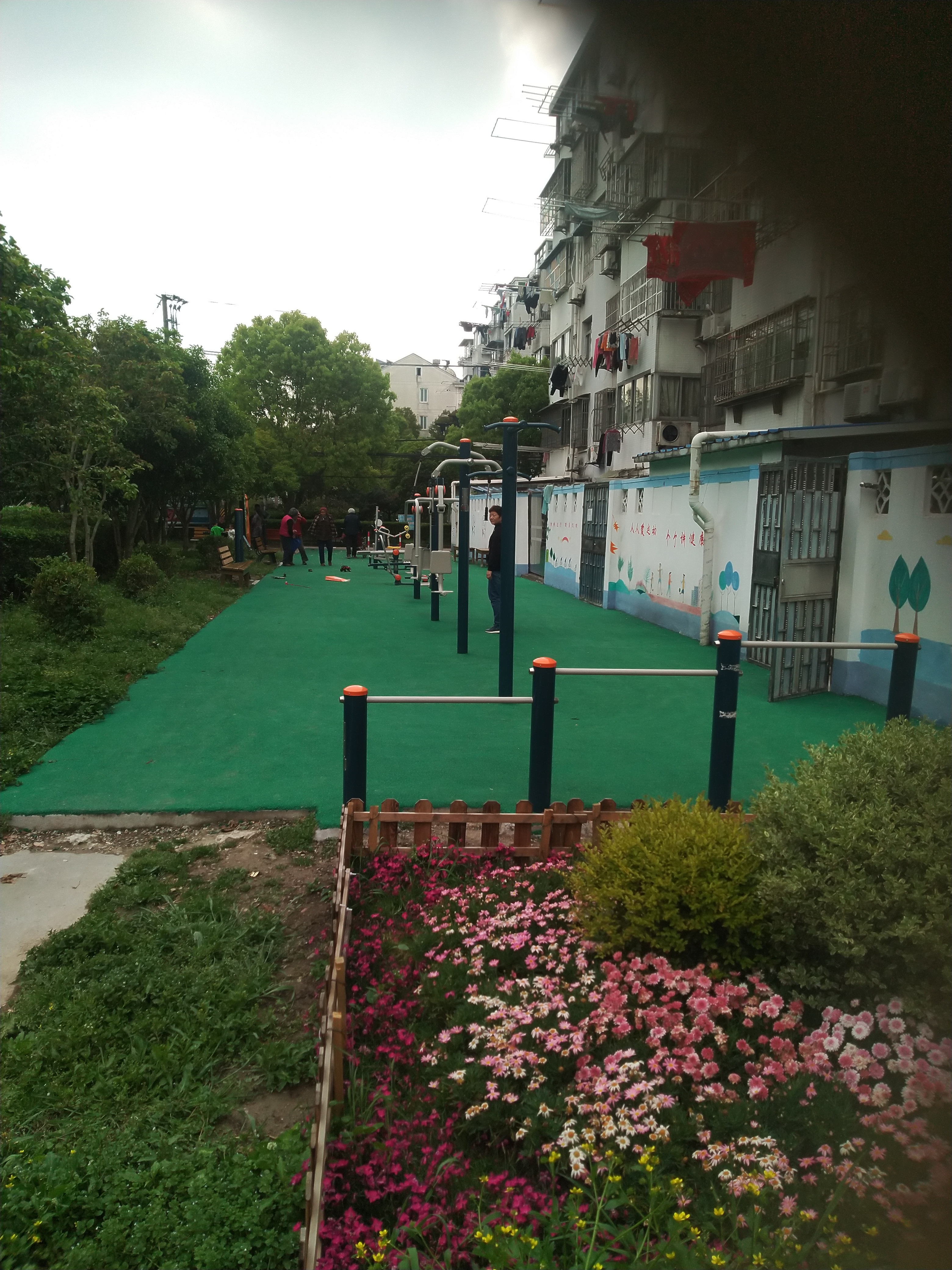 营房1044弄自建房健身苑