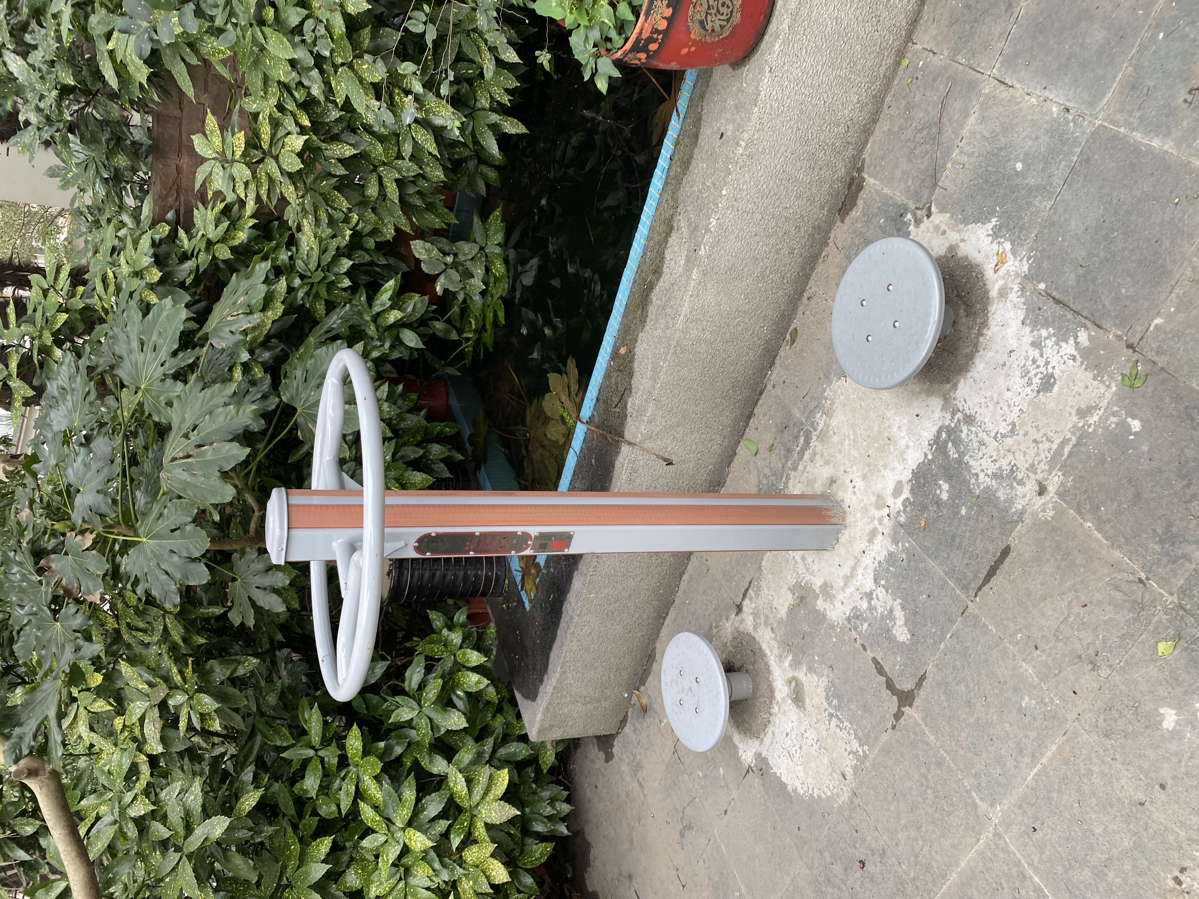双位扭腰器