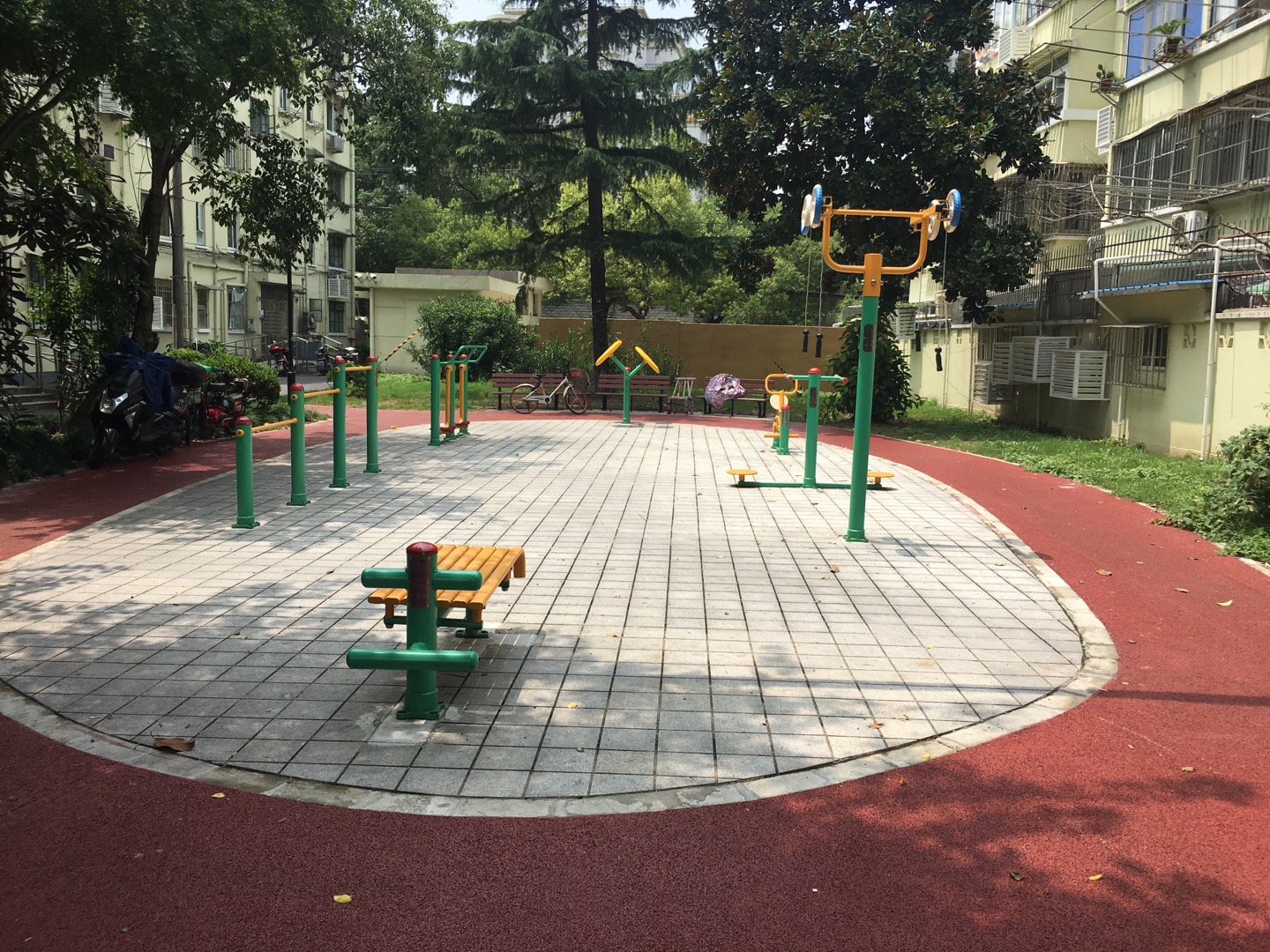 龙柏二村居委健身苑点C