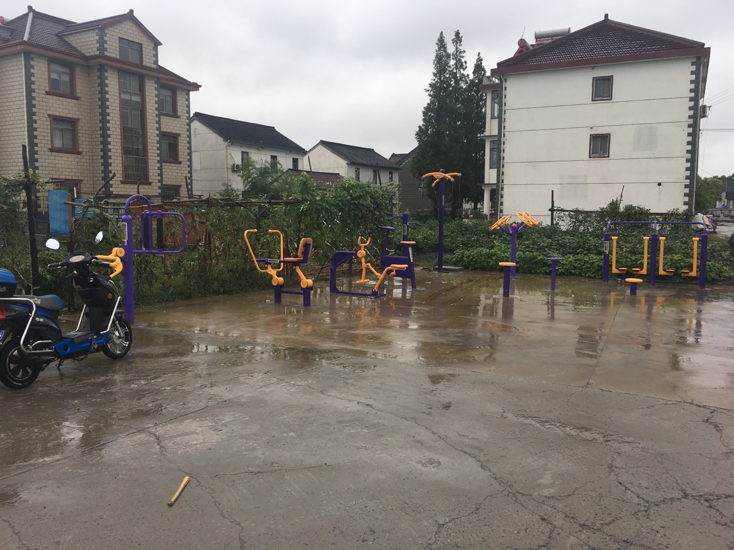万隆村龙甸健身点
