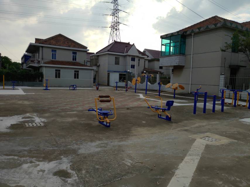 建设镇蟠南小区健身点