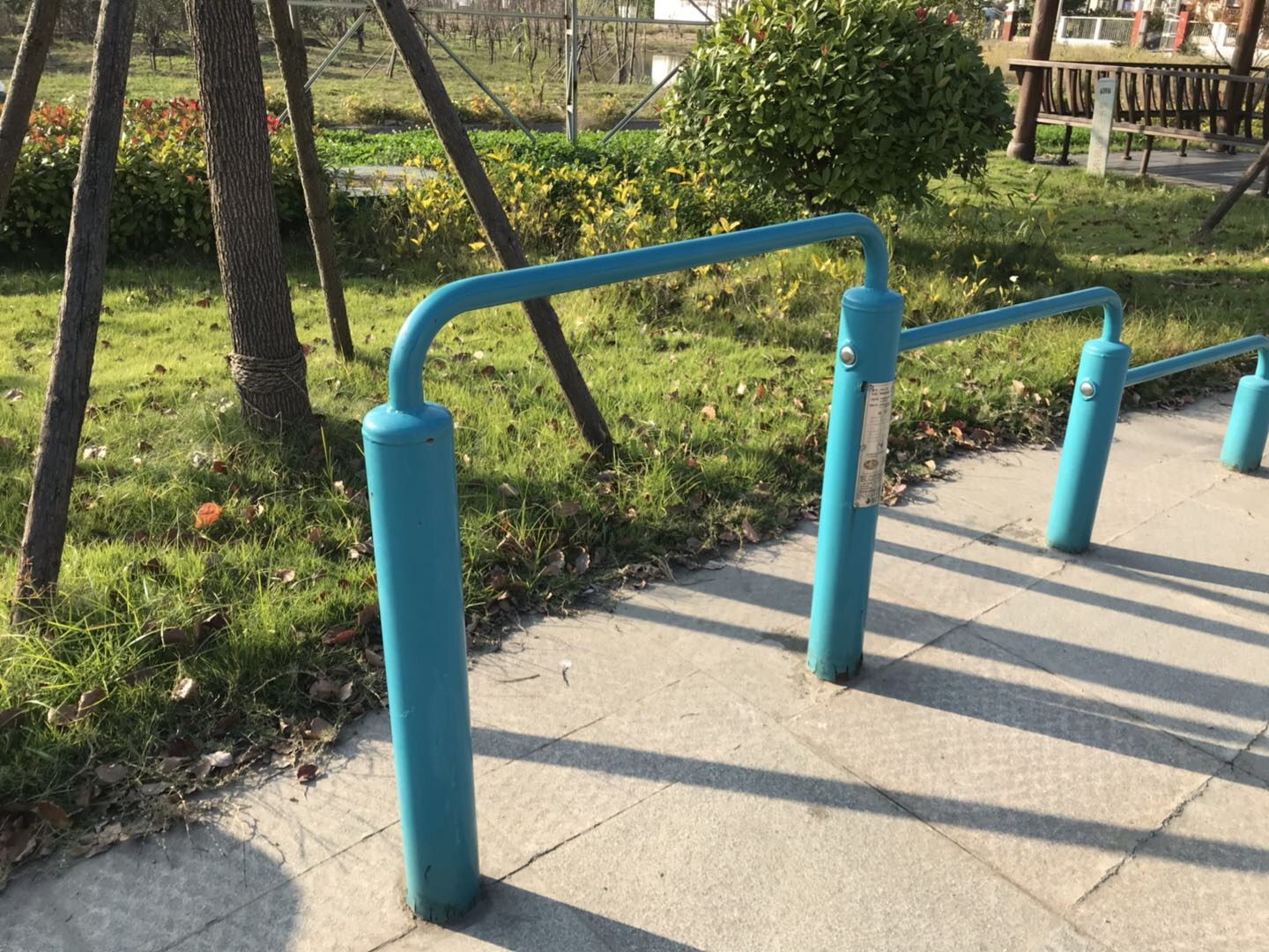 弹震压腿器