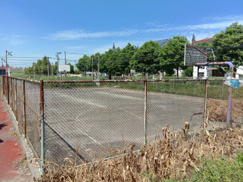 夹漏村篮球场