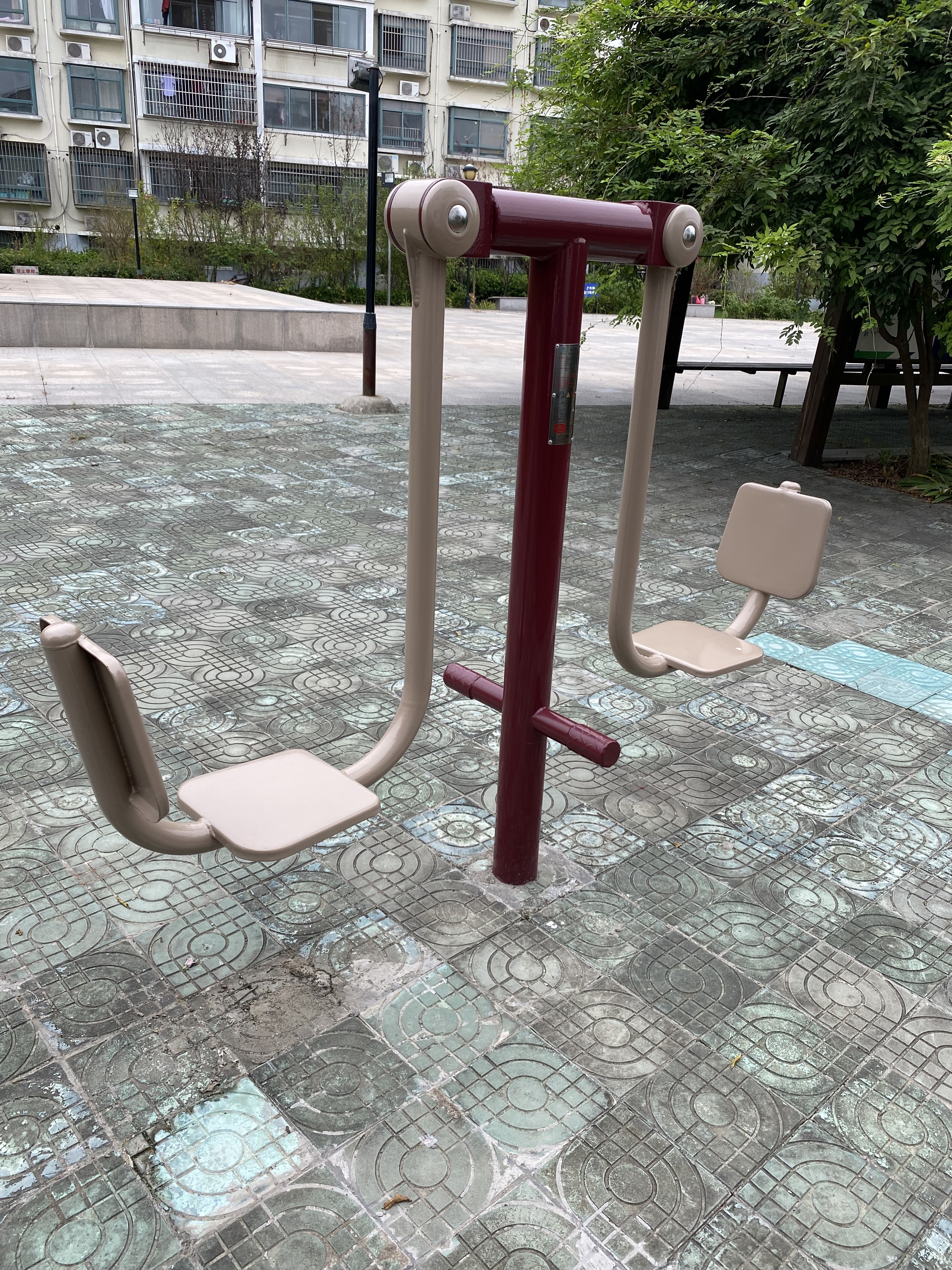 双人坐蹬器