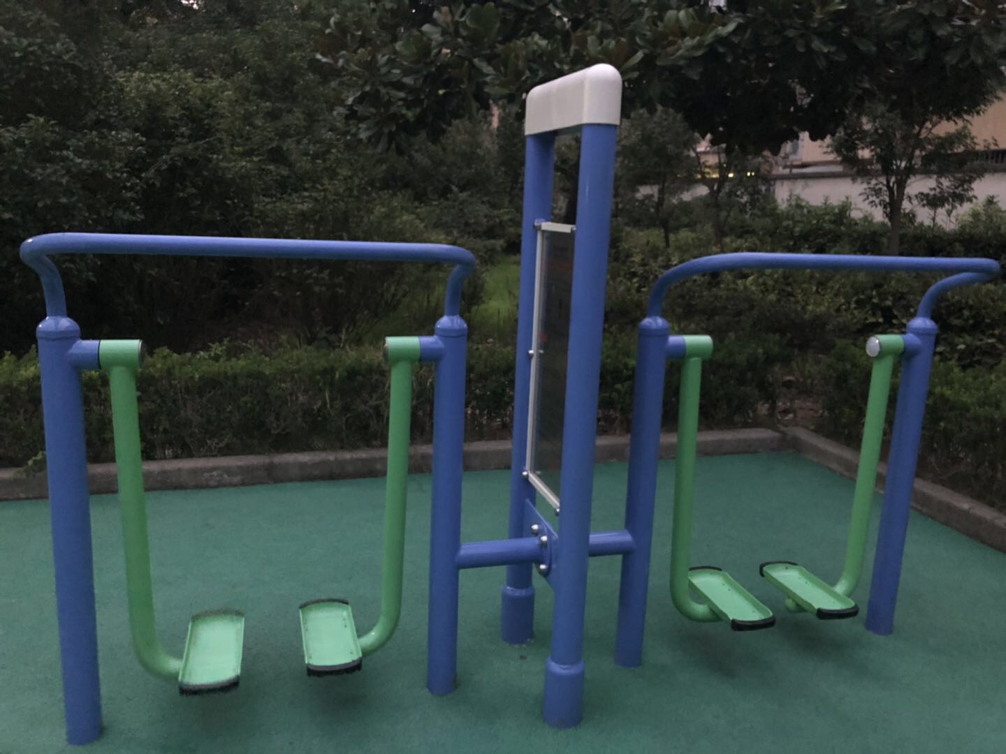双立柱太空漫步器