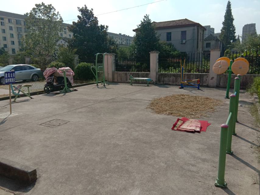 方家哈居委会林天花苑南区健身点