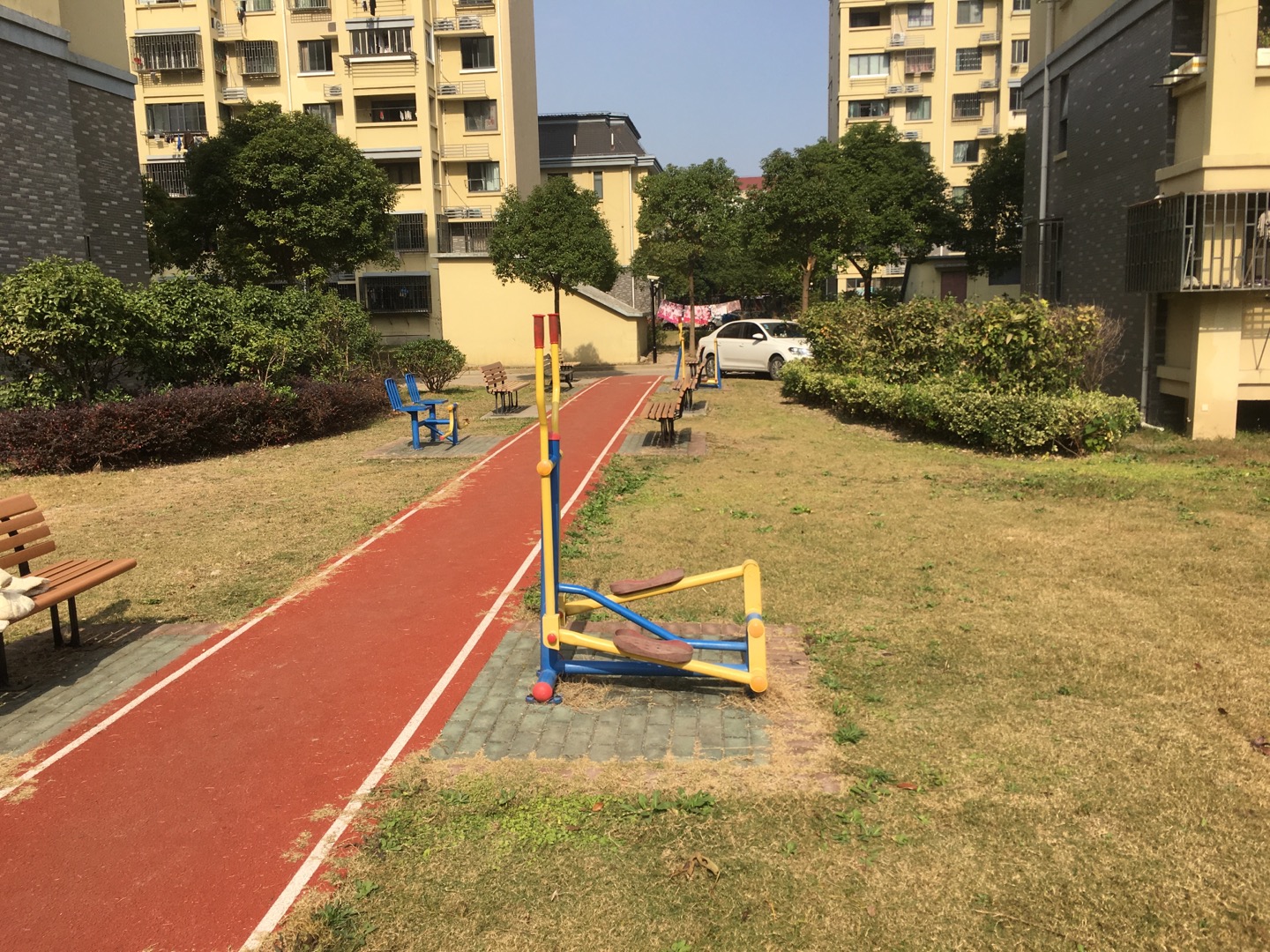 庆华居委健身点2