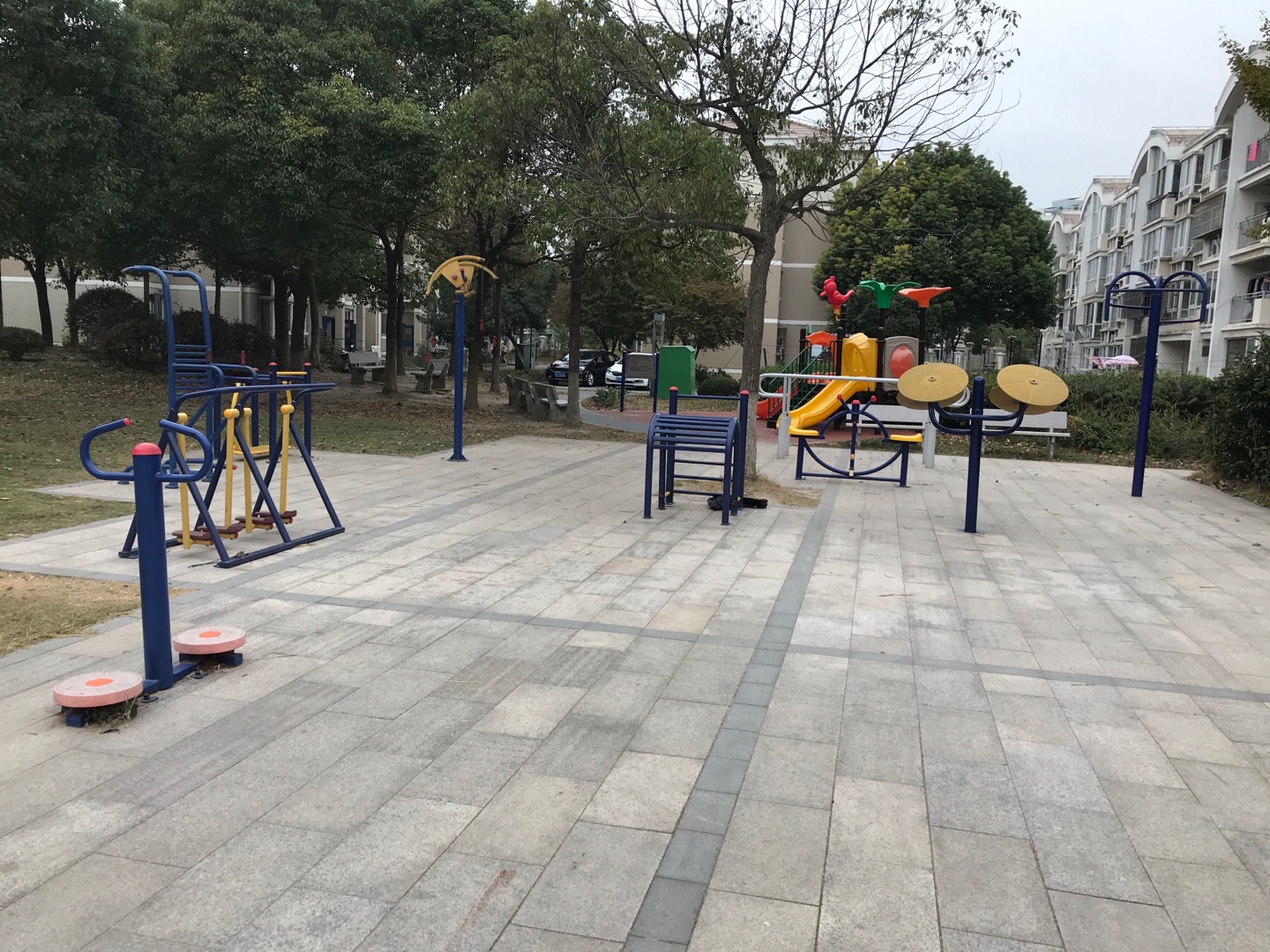潮乐路21弄C区健身苑点