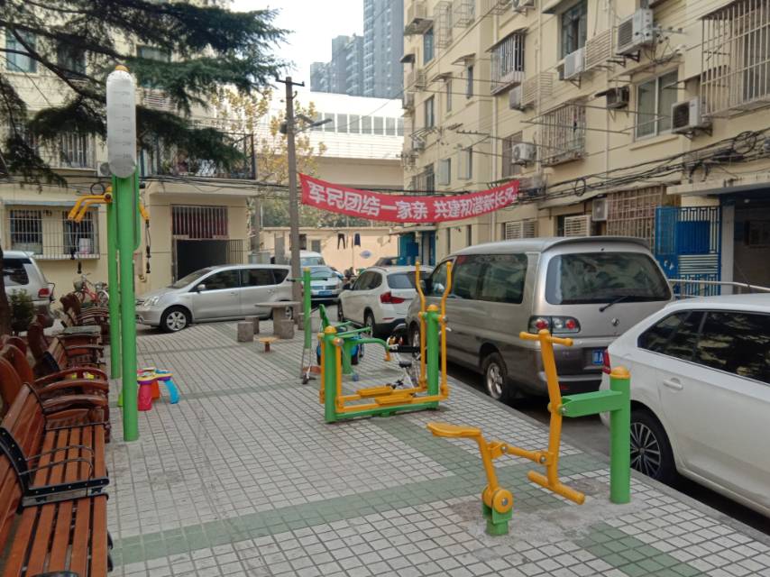 中山北路3904-3924弄小区市民益智健身苑点