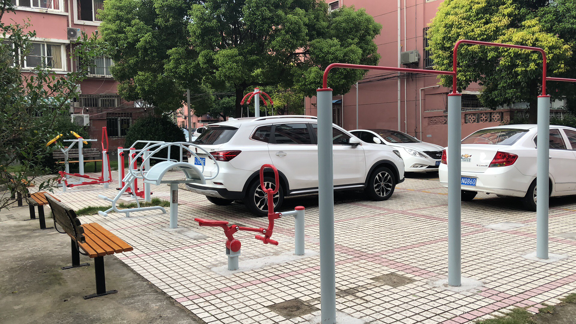 南杨居委健身点