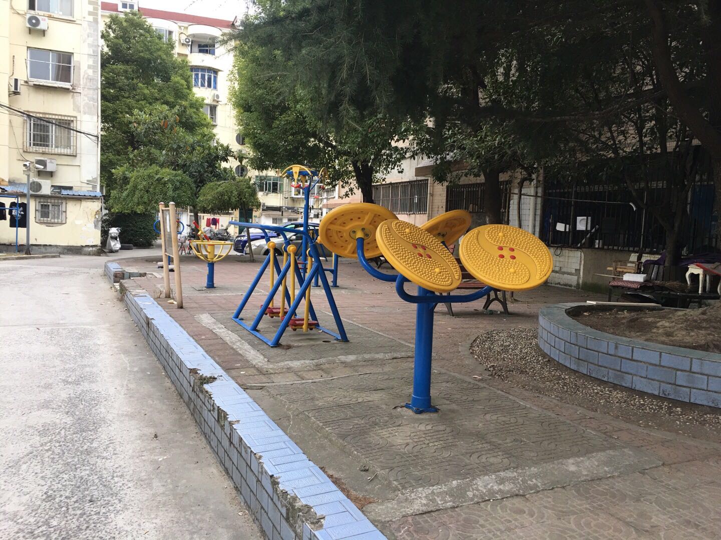 金杨四居小区健身点一