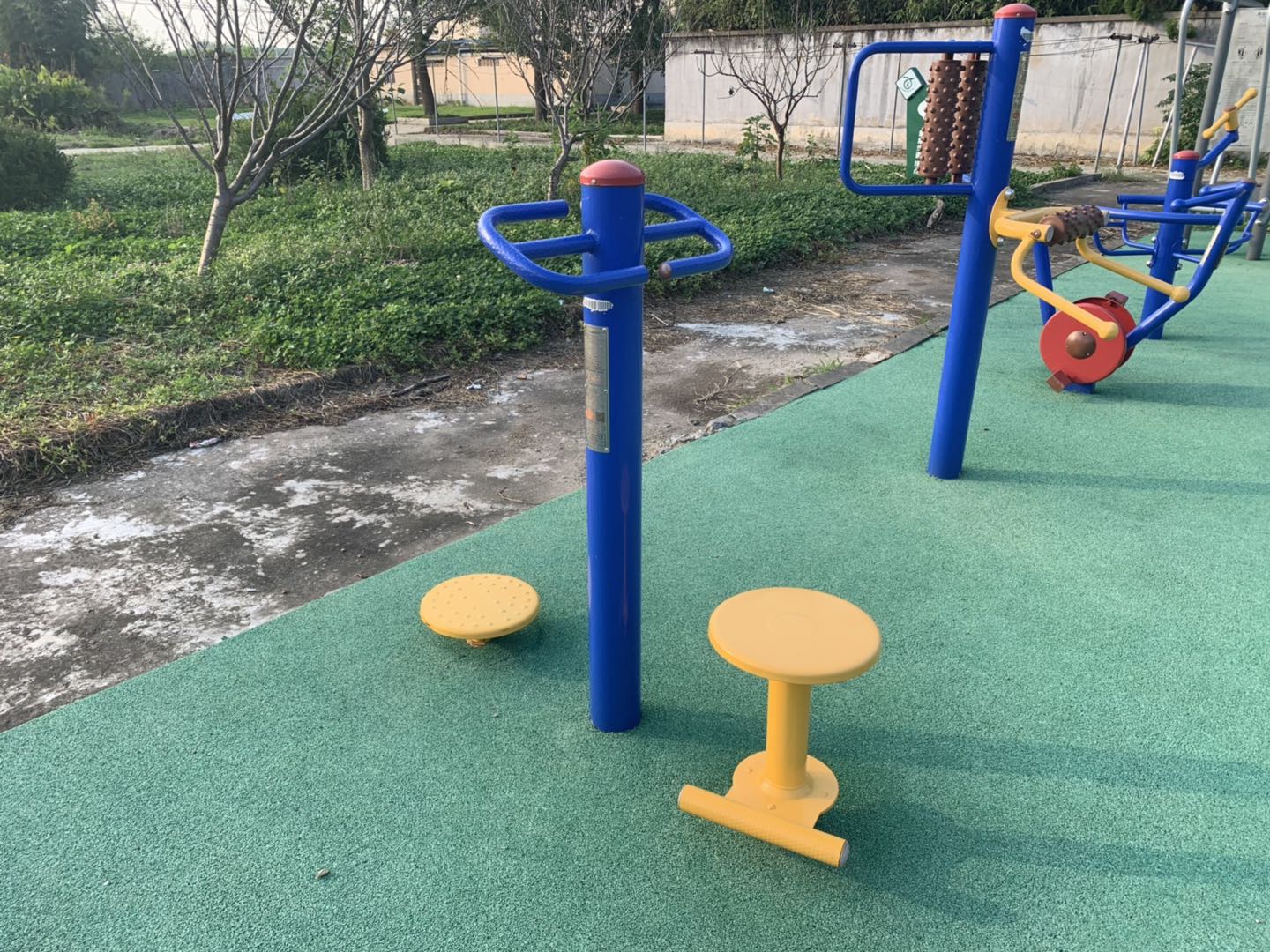 双位扭腰器