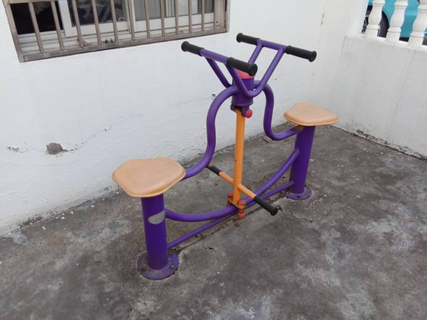 下肢训练器
