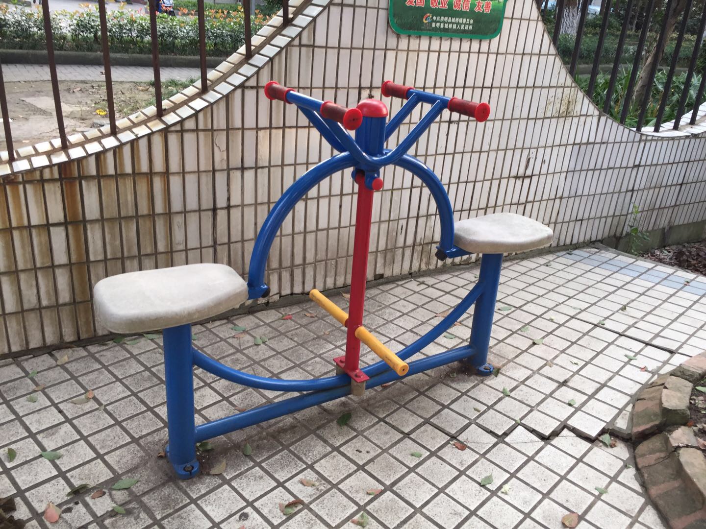 下肢锻炼器