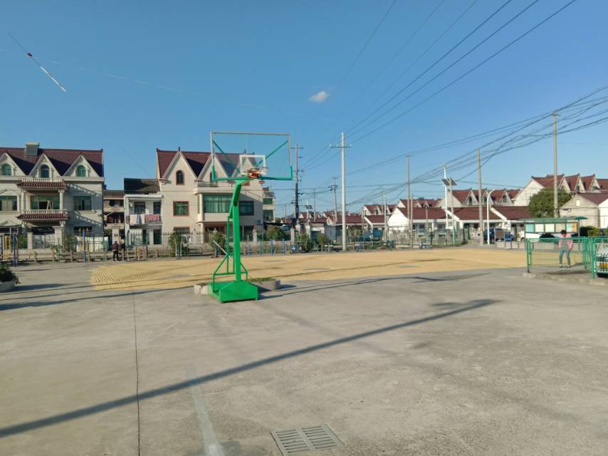祝西村1649号西篮球场