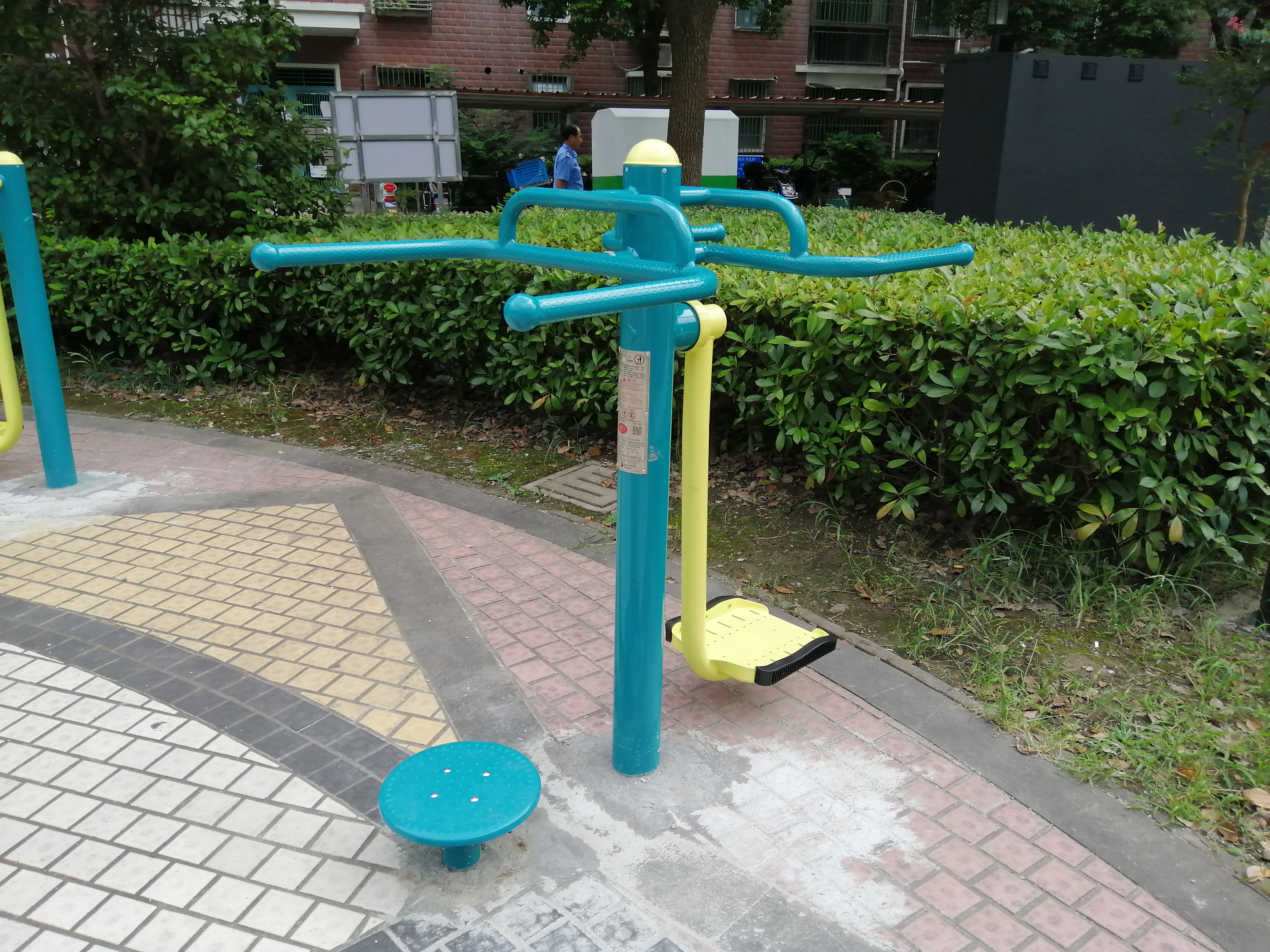 扭腰钟摆器