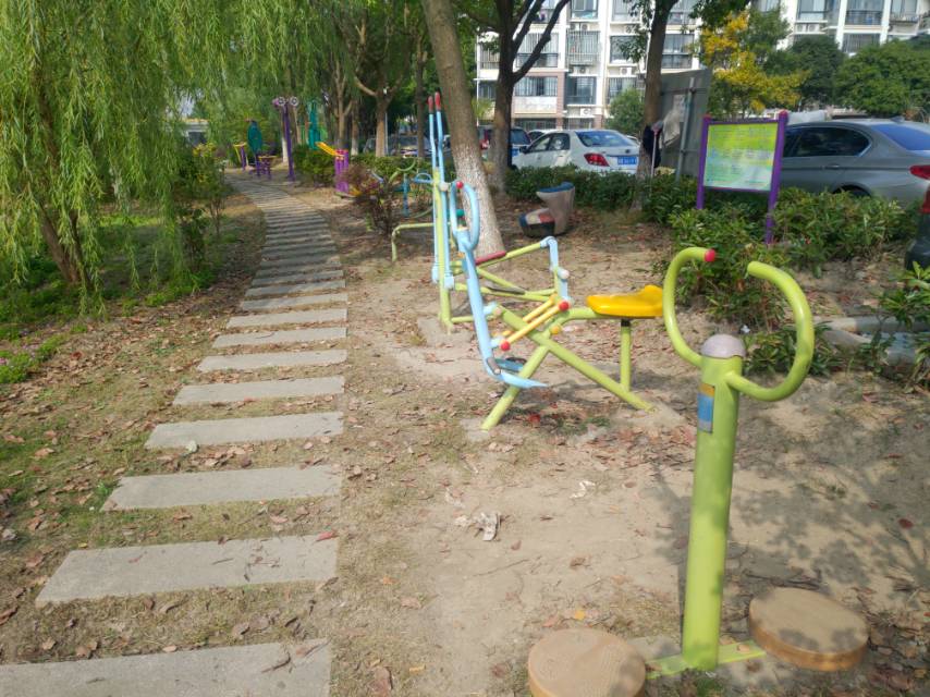 浦东利津路1111弄河沿边健身点