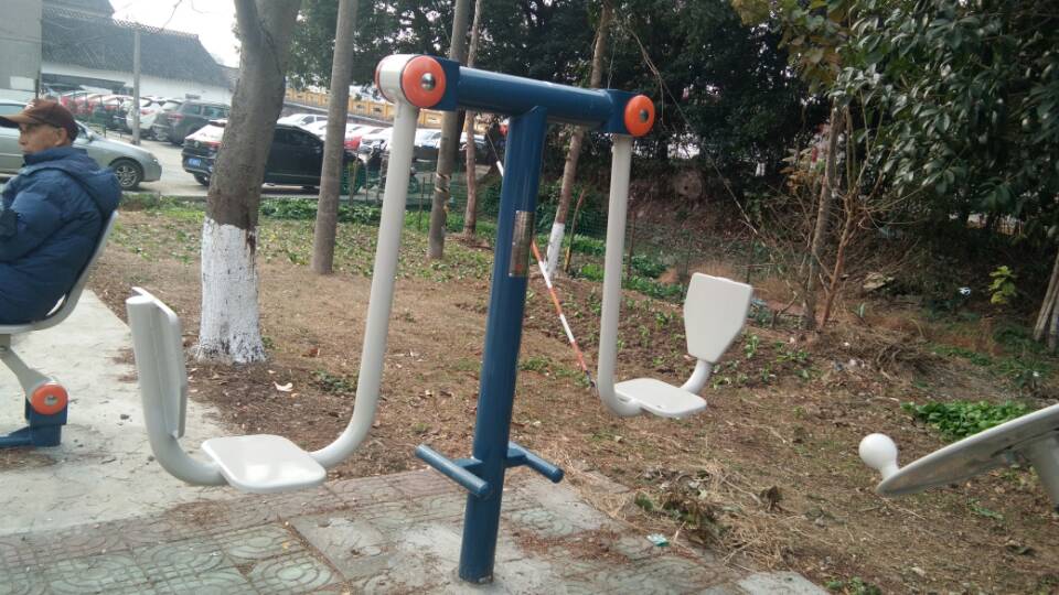 双位坐蹬器