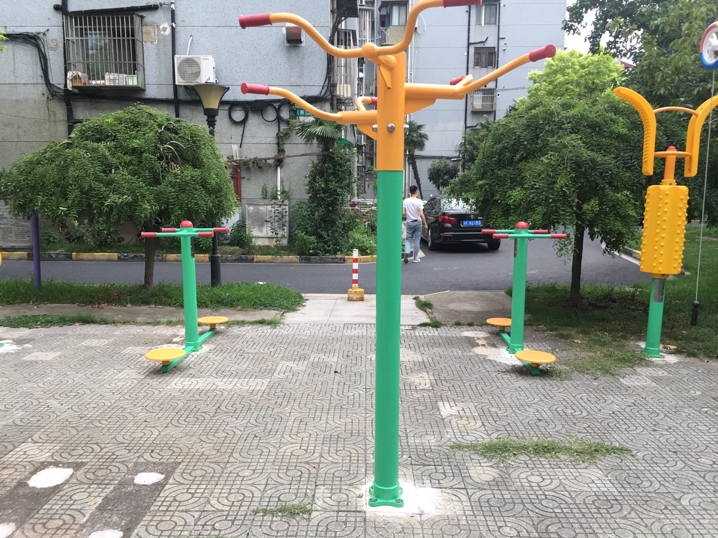 三位引体器