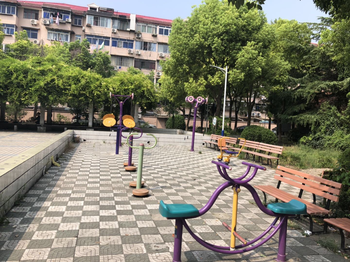 逸仙二村二居委健身苑点