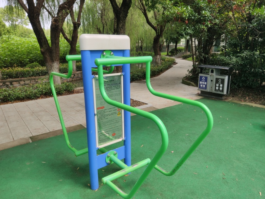 双立柱曲臂训练器