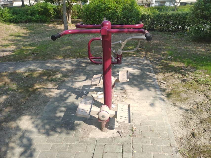 扭腰踏步机