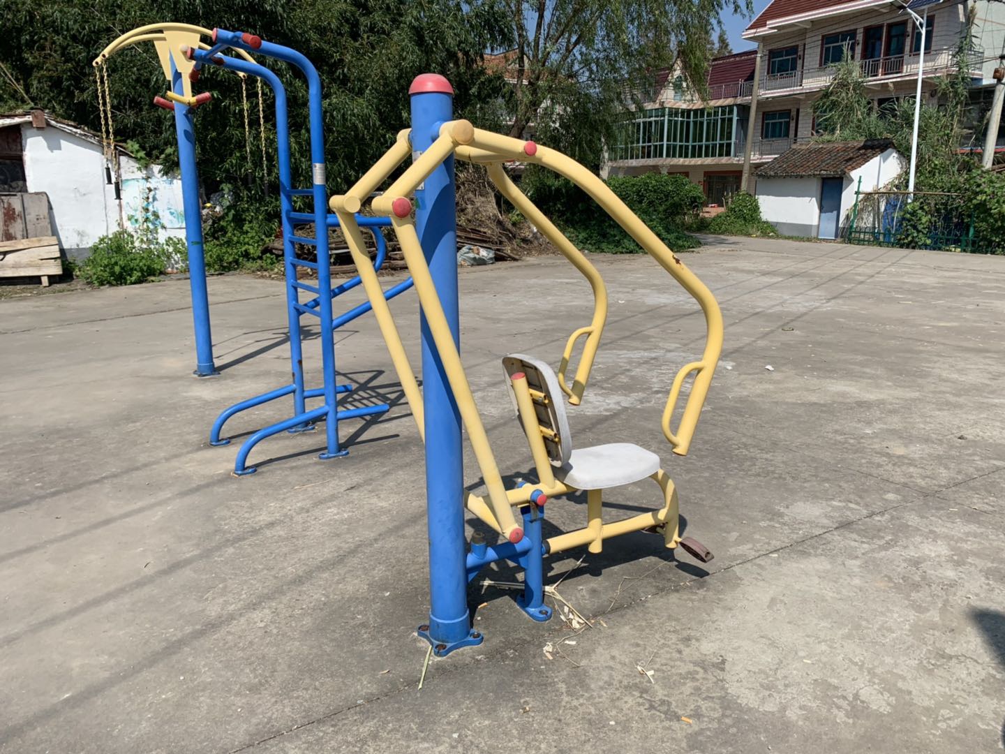 自重拉胸器