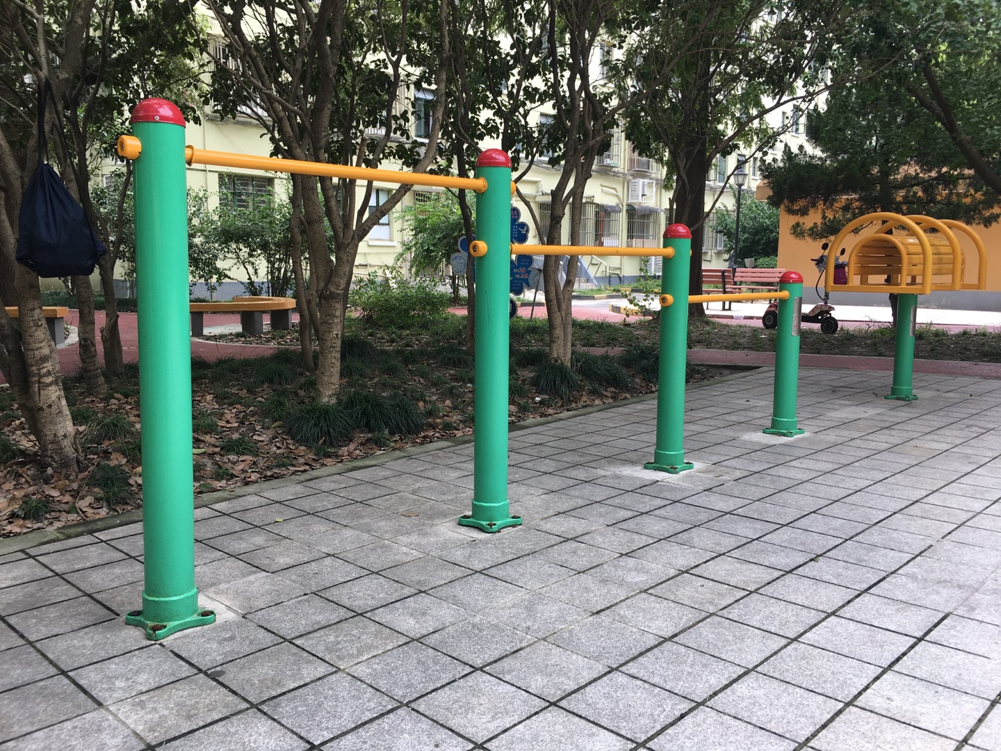 多联压腿架