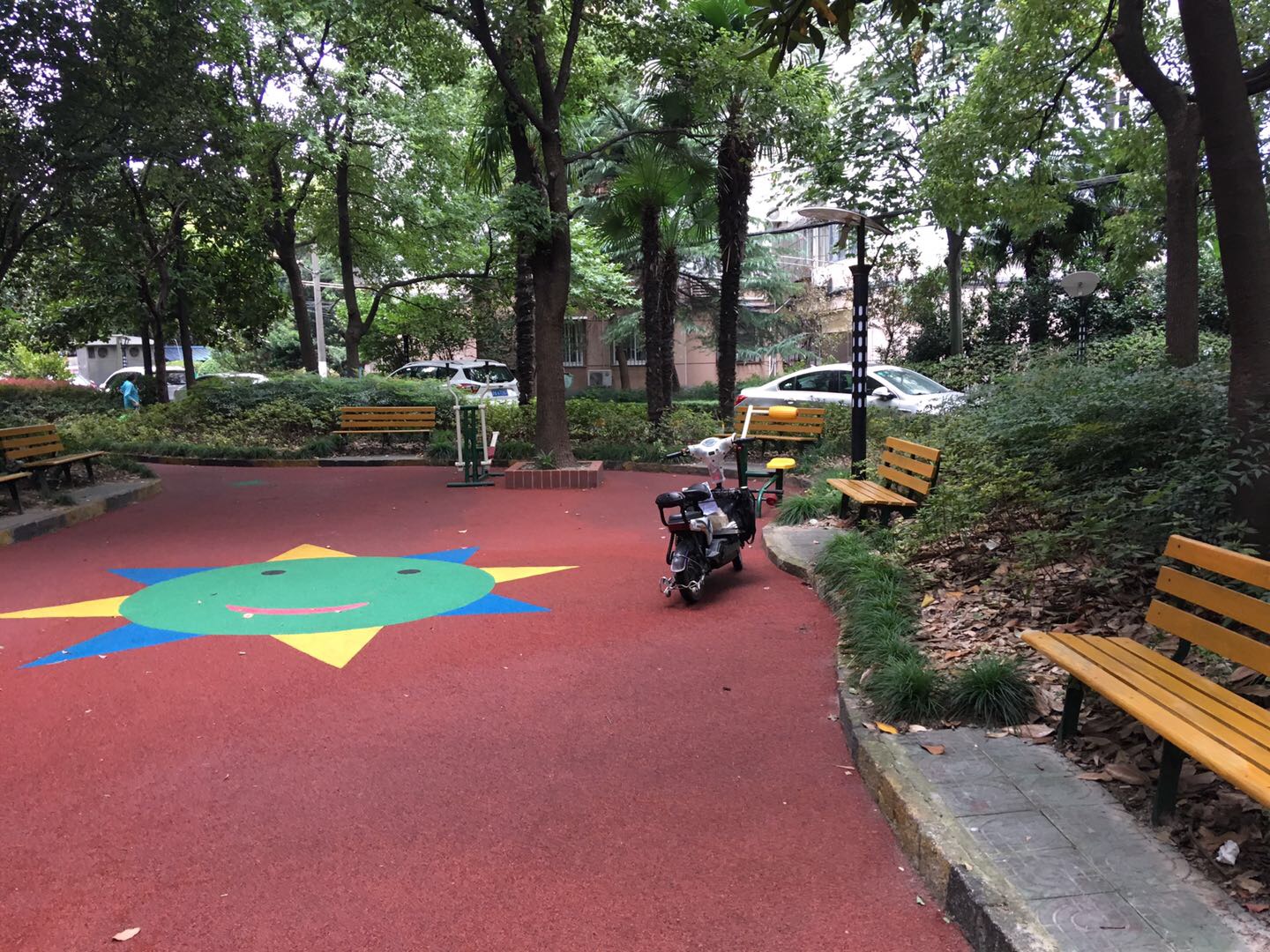 东五居委健身苑点