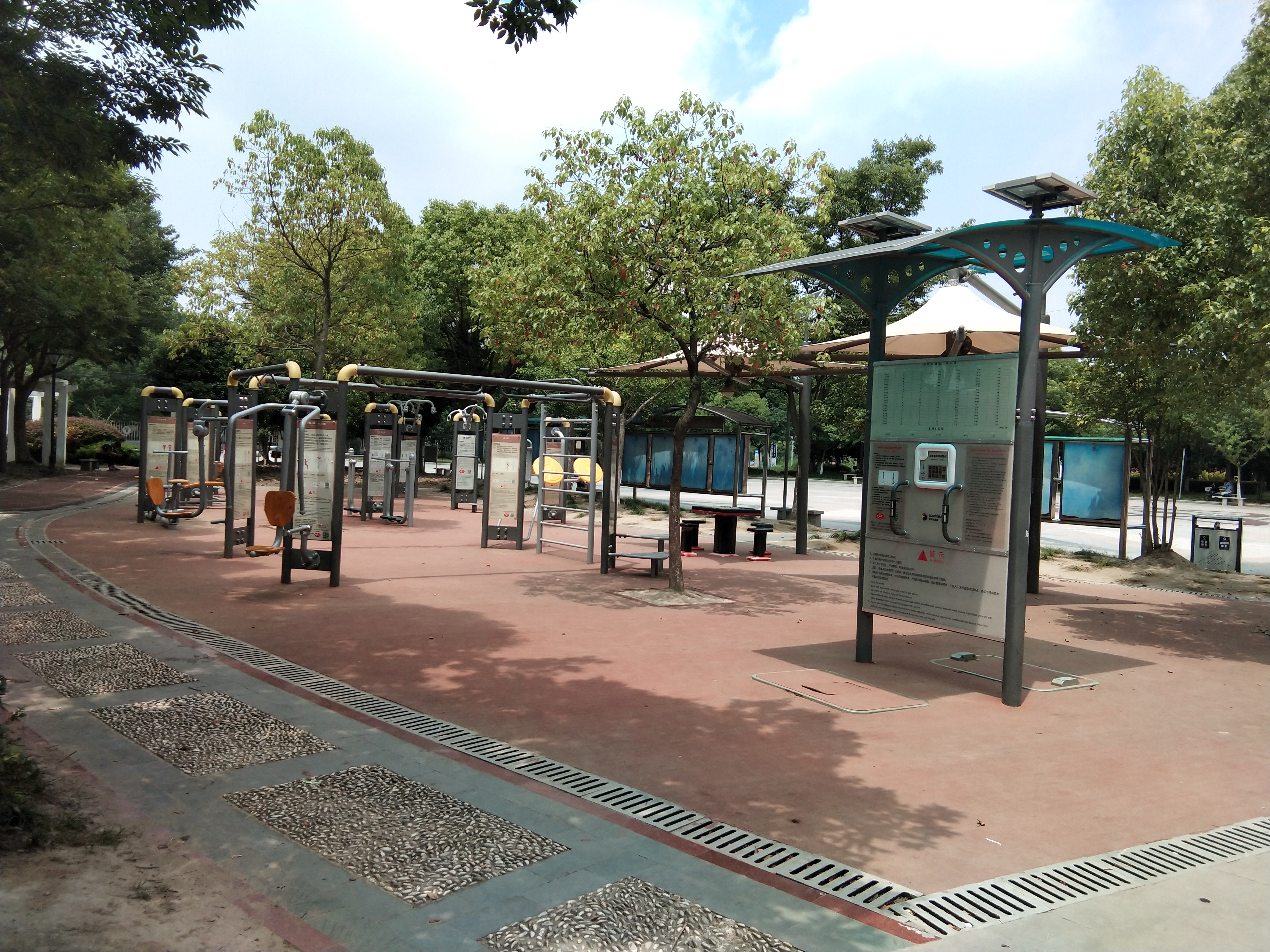 四团文化广场市民益智健身苑点