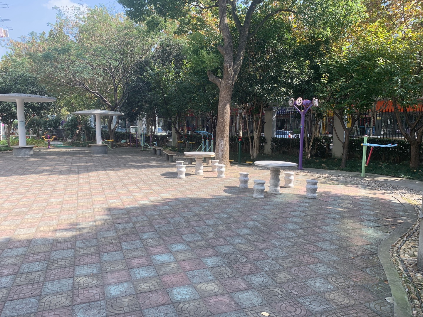 荷五居委市民益智健身苑点1