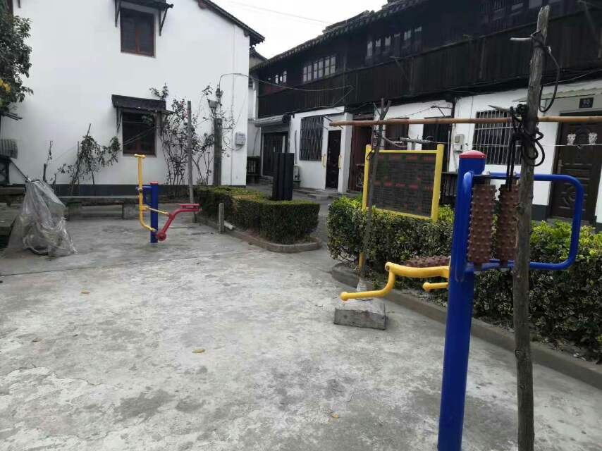 东湖街健身点