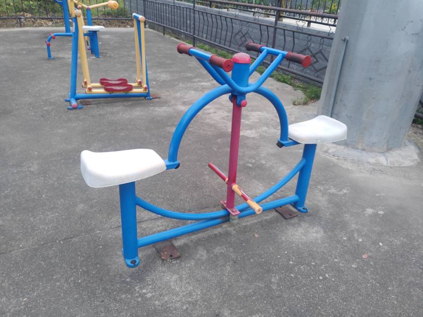 下肢锻炼器