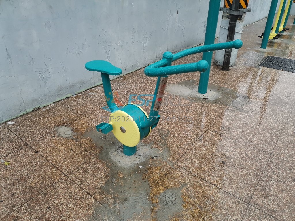 卧式健身车