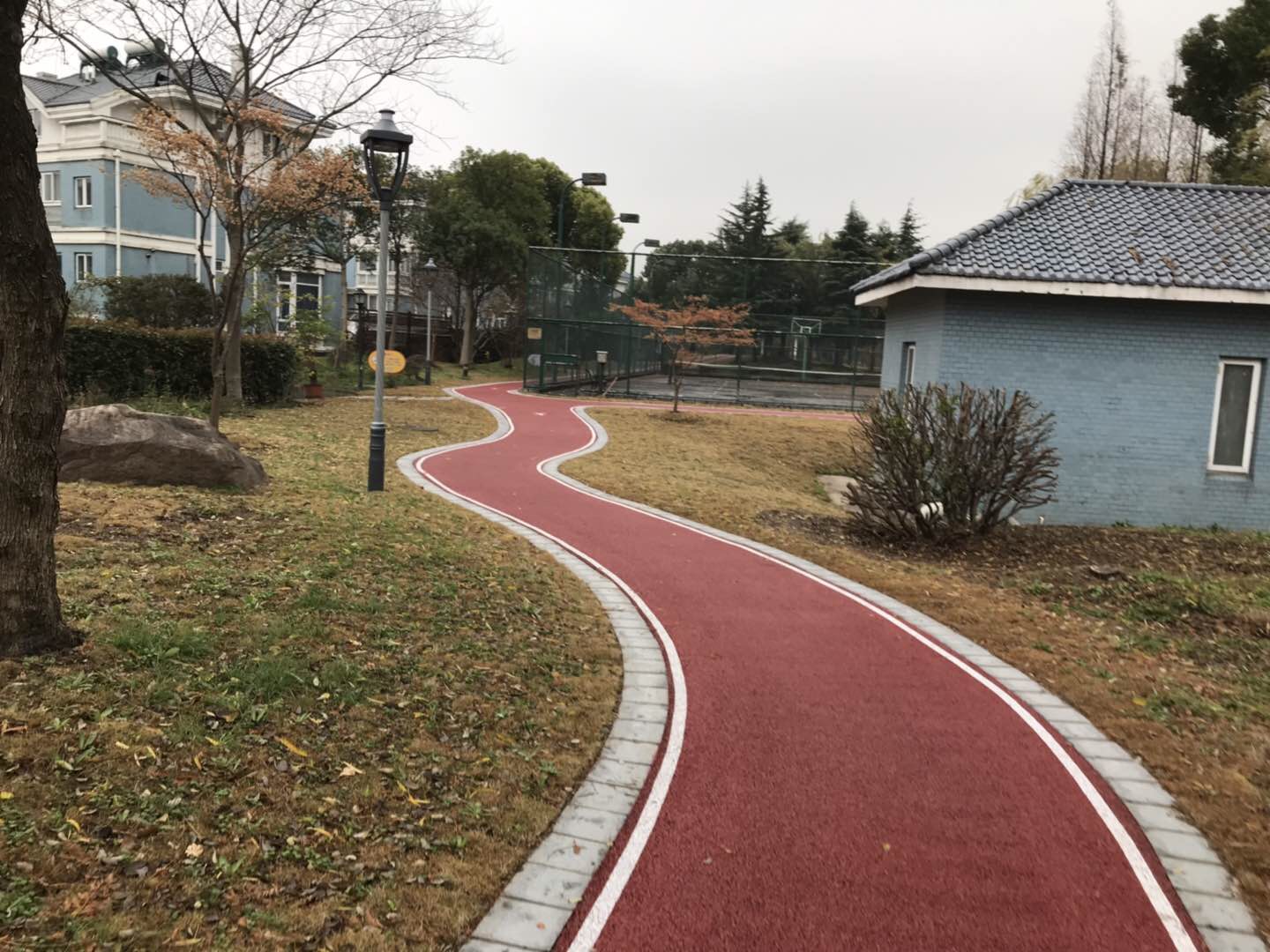 爱里舍小区市民健身步道