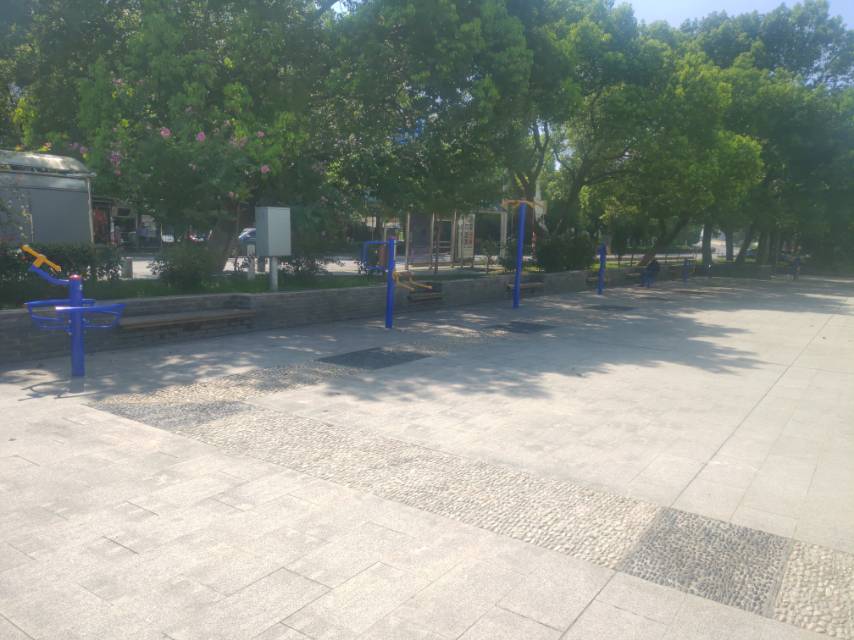 莲盛居委（社区车站）健身点