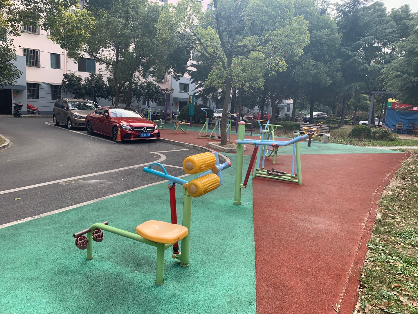 严民路248弄健身点