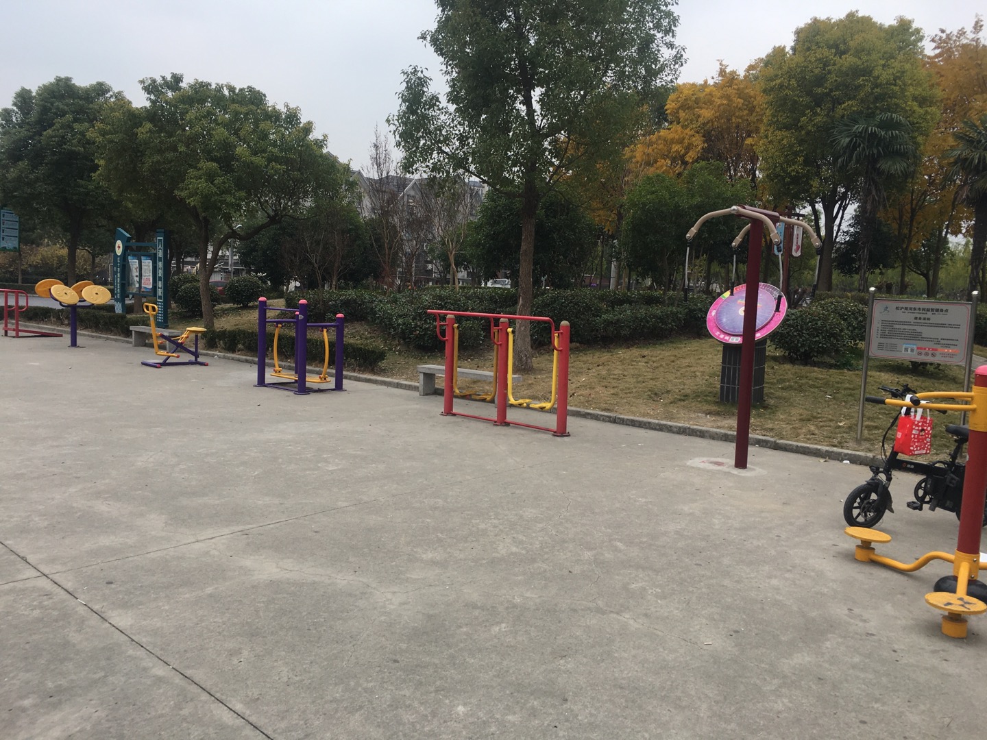 松沪苑河东益智健身点