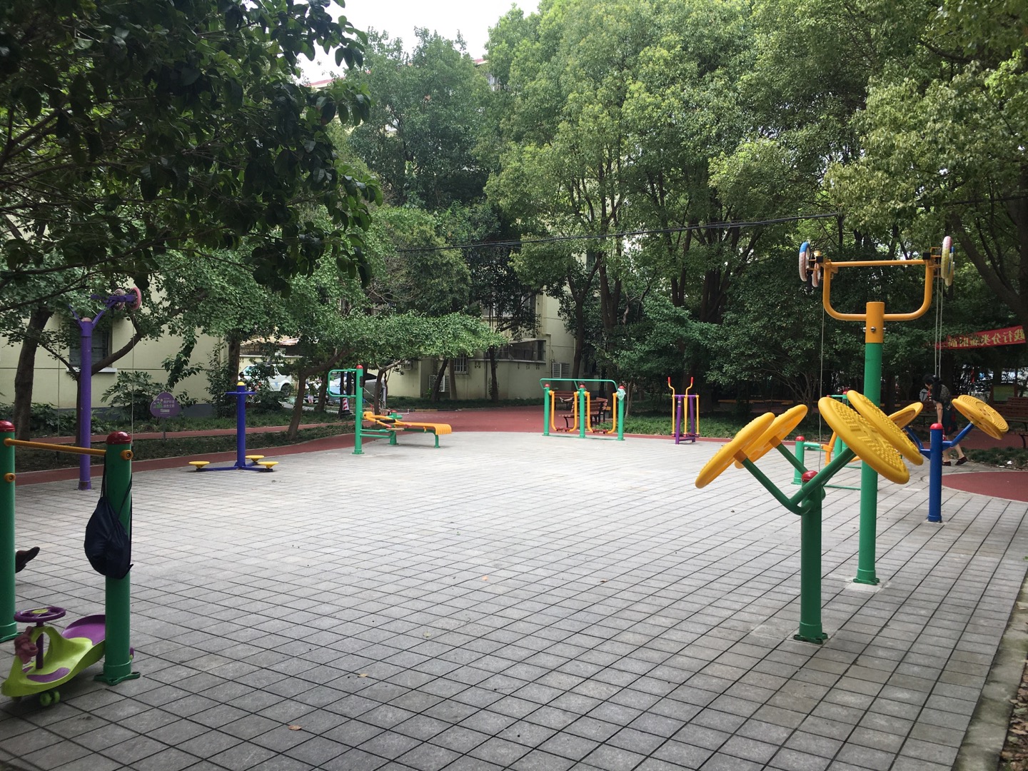 龙柏二村居委健身苑点A
