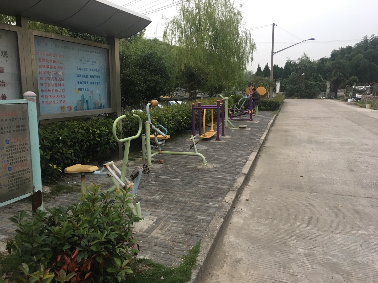 聚  龙  健  身  点 ( 新 农 村 )
