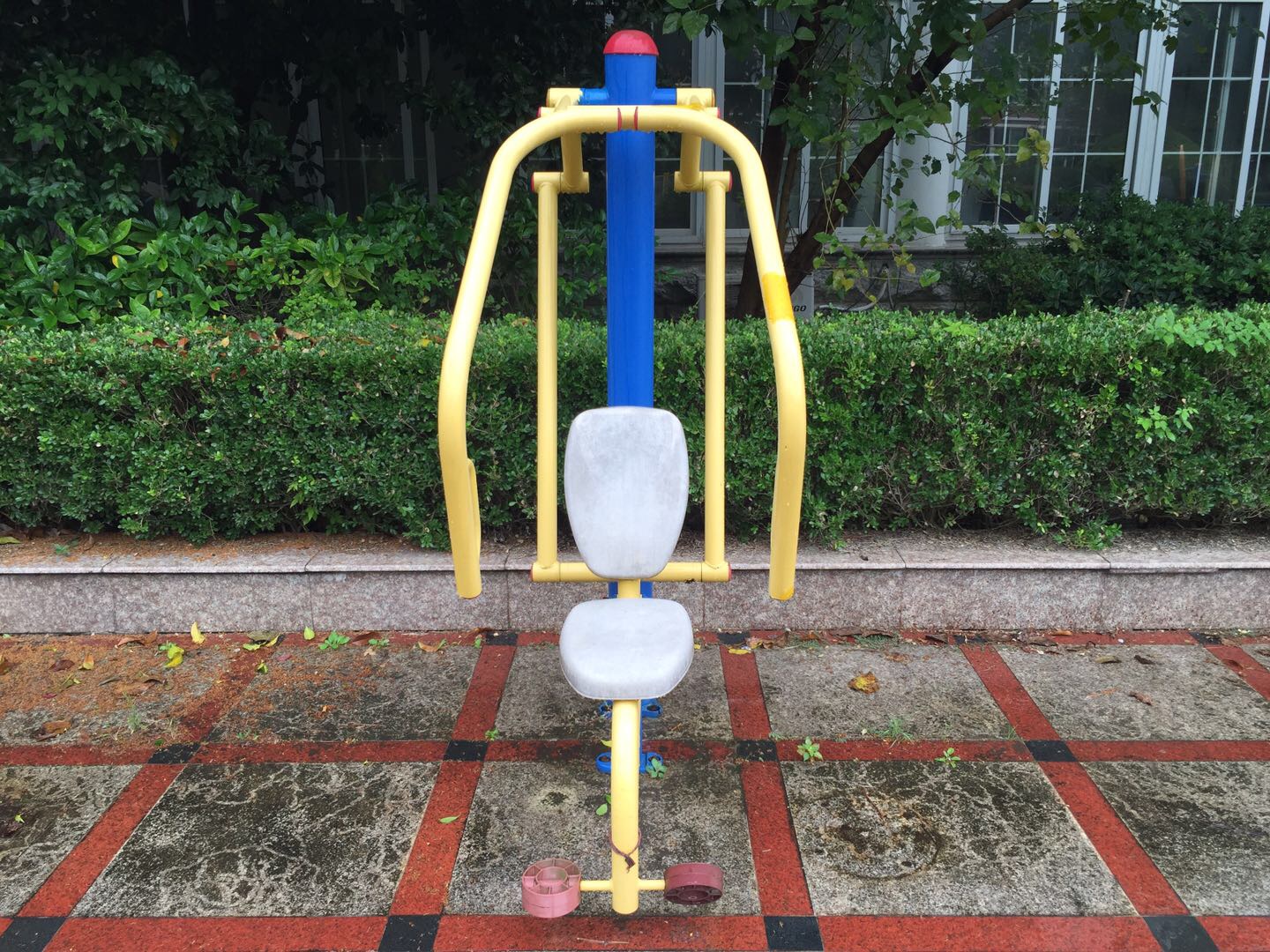 自重推胸器