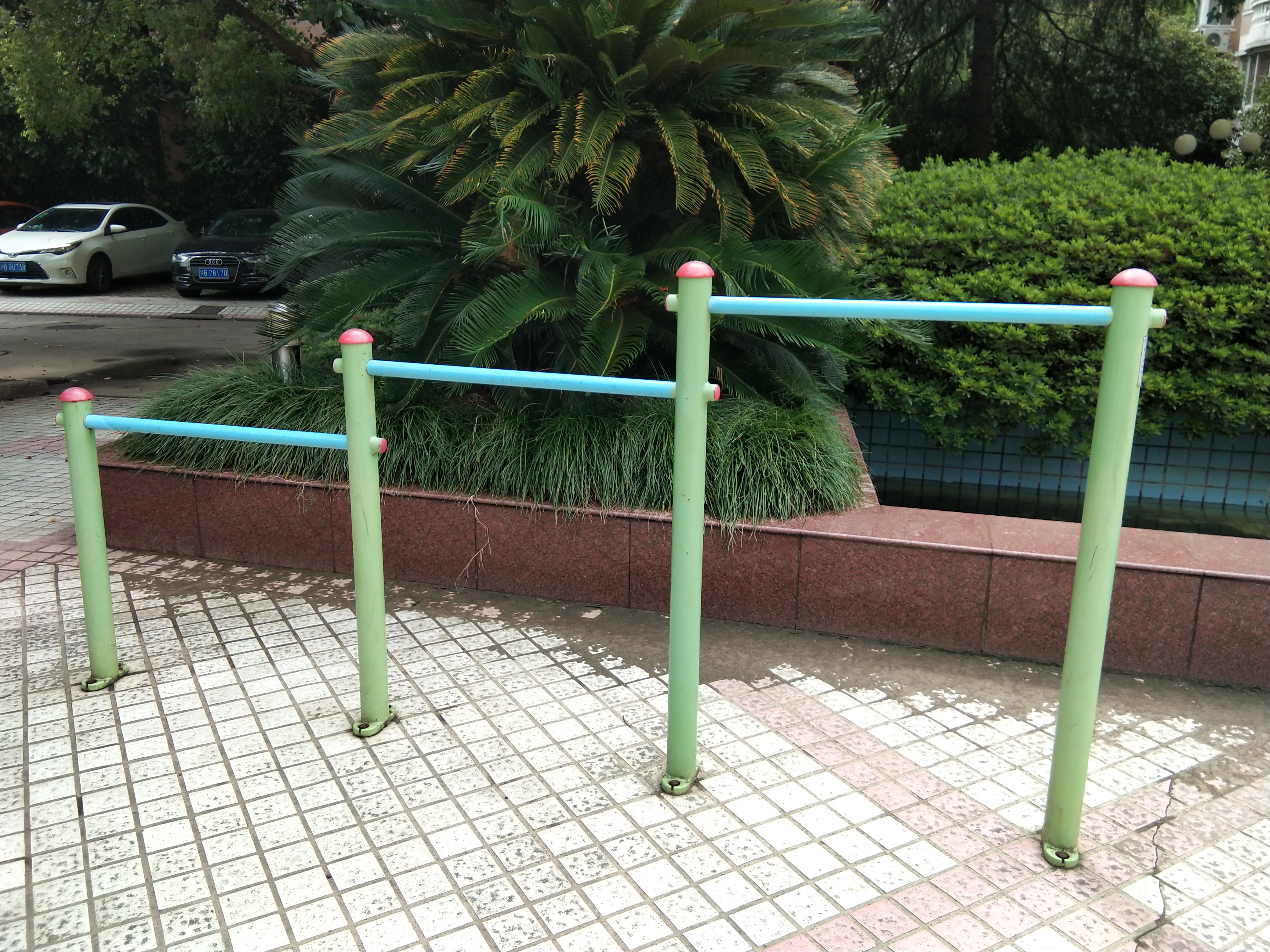 搁腿杠