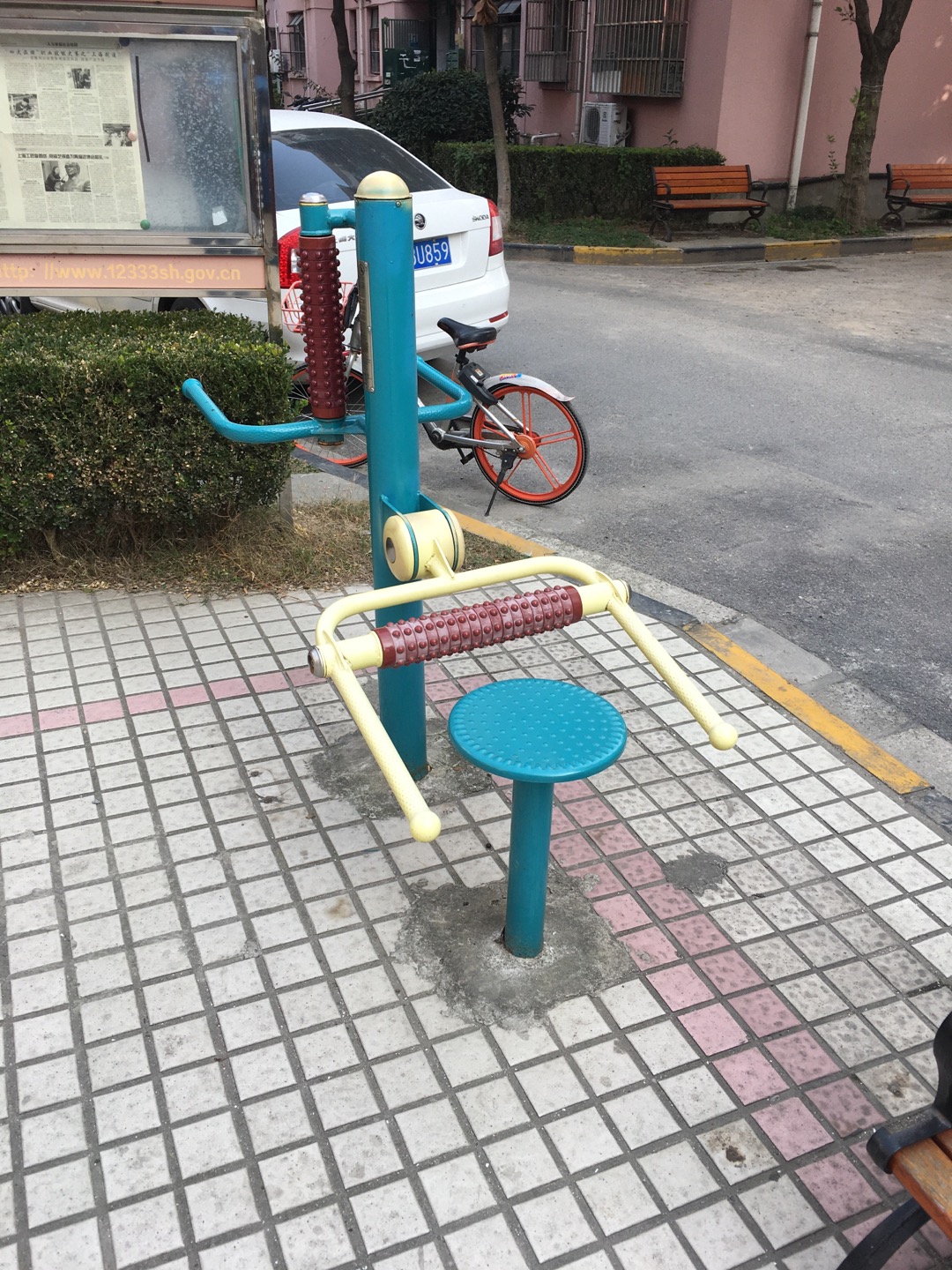 坐式腰背按摩器