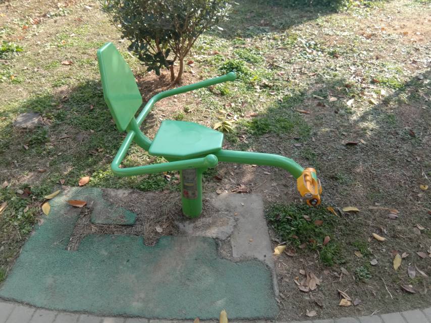 斜躺健身车