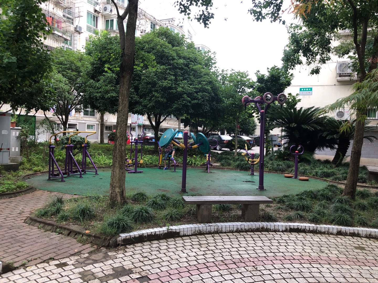 南街居委健身点①