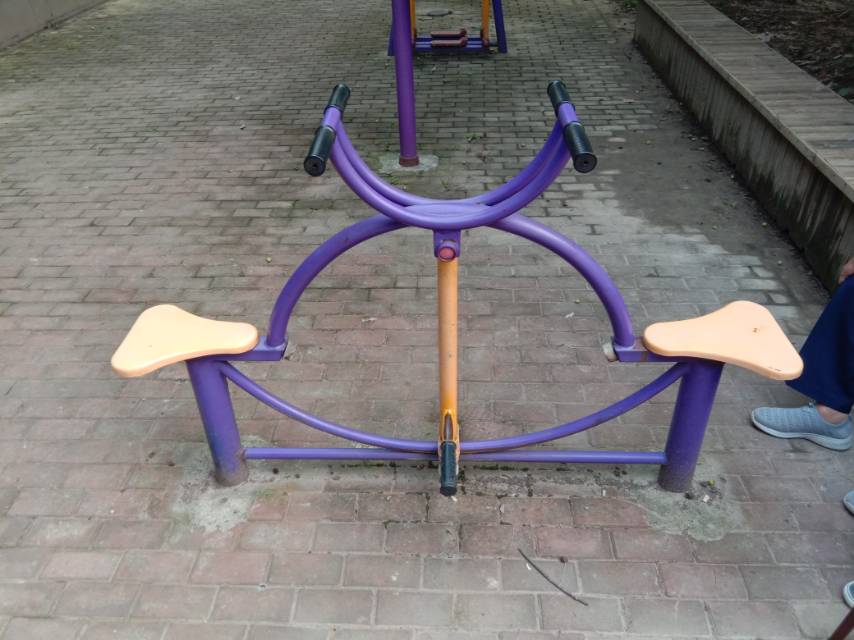 下肢训练器